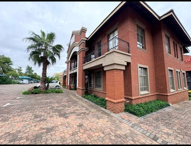 450M² OFFICE FOR SALE IN FOURWAYS